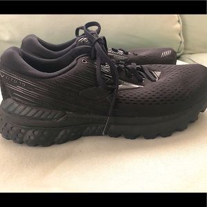 Women’s Brooks Running Shoes Size 10 Guiderails